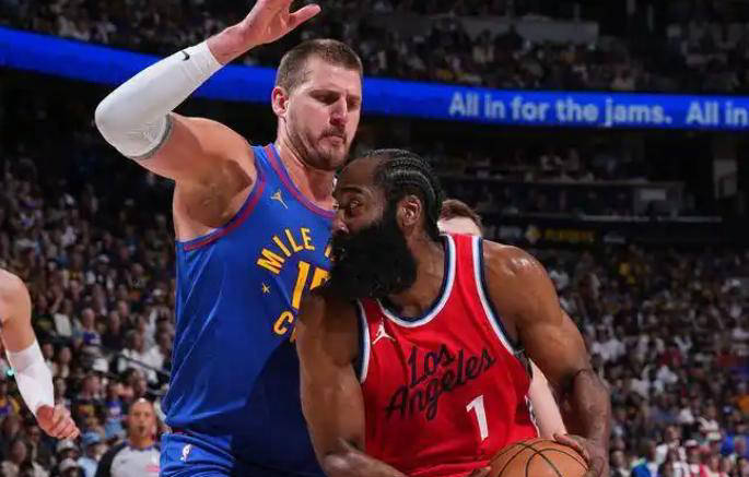NBA球员换队引发球迷热议，球市瞬间风云变幻的简单介绍