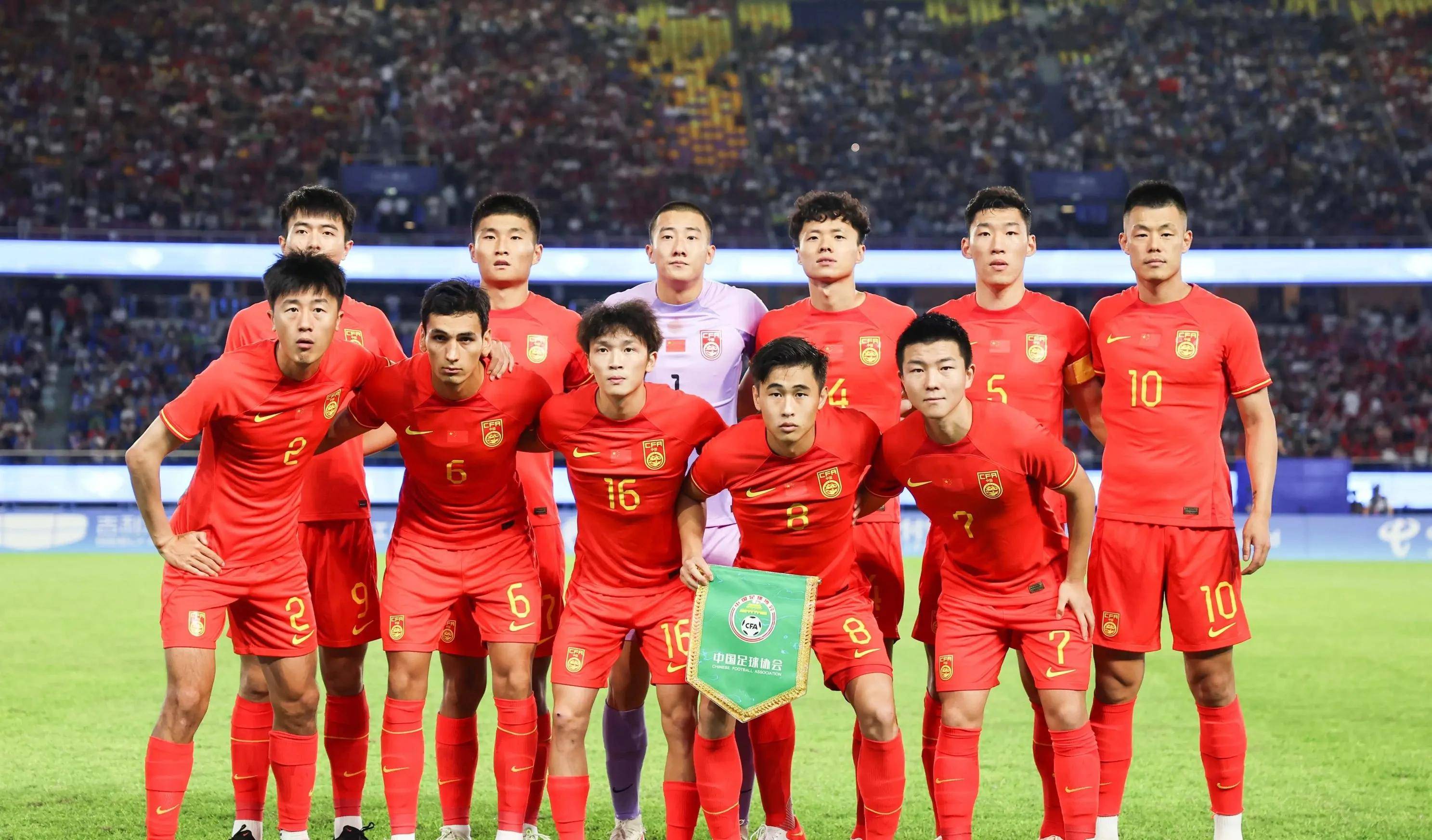 包含中国顶尖足球联赛一场激动人心的比赛瞩目的词条
