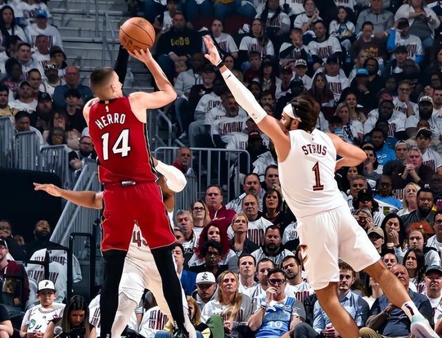 包含热火主场击败骑士，继续保持不败的词条