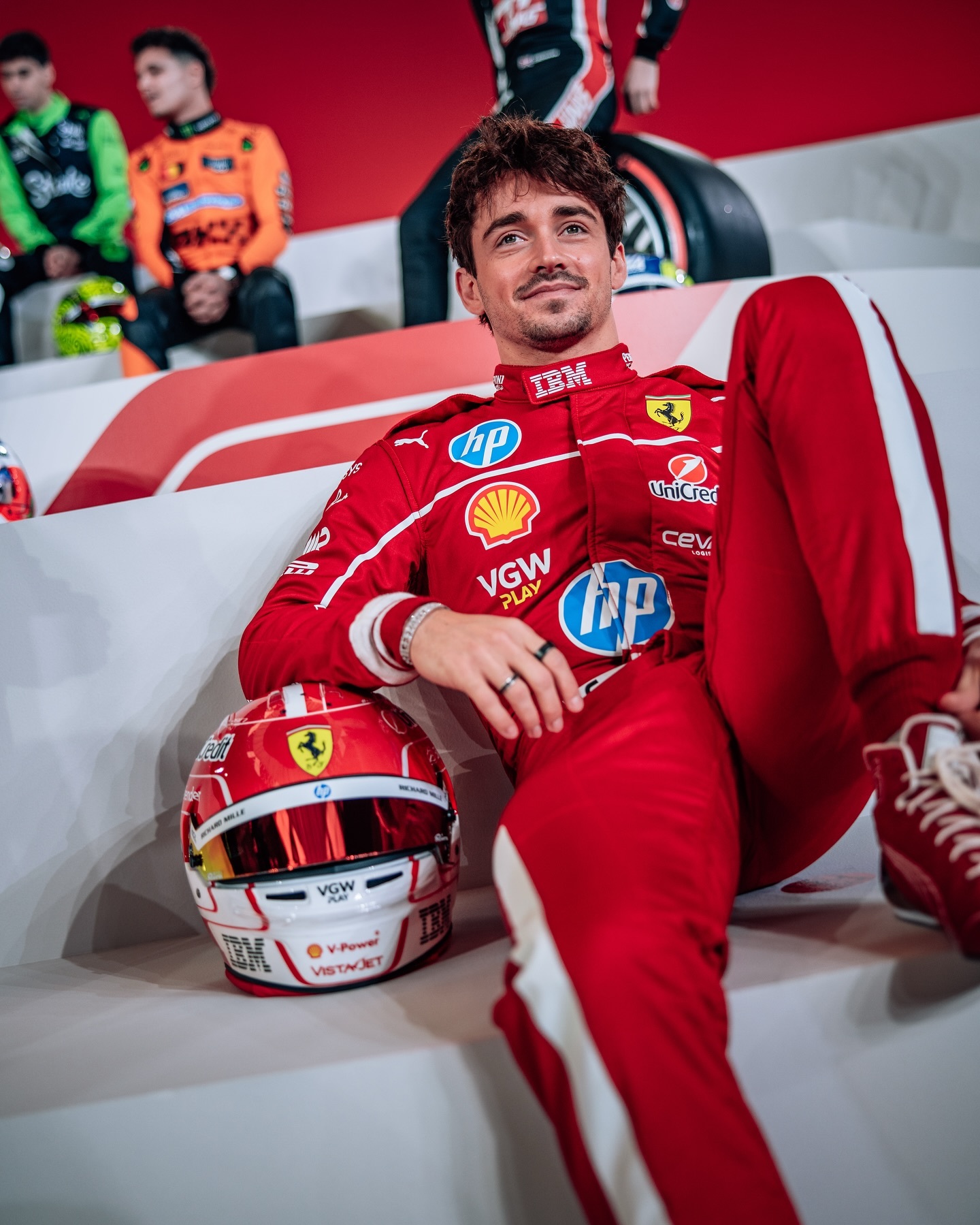 迈凯伦逆转红牛二队，皮亚斯特里点燃赛场