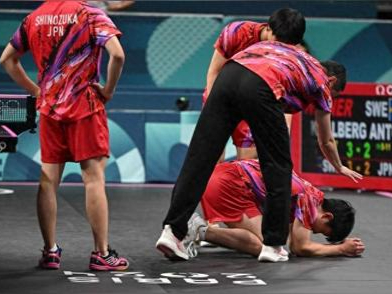 开云APP-英格兰队轻取瑞典队，张本智和扛起全队